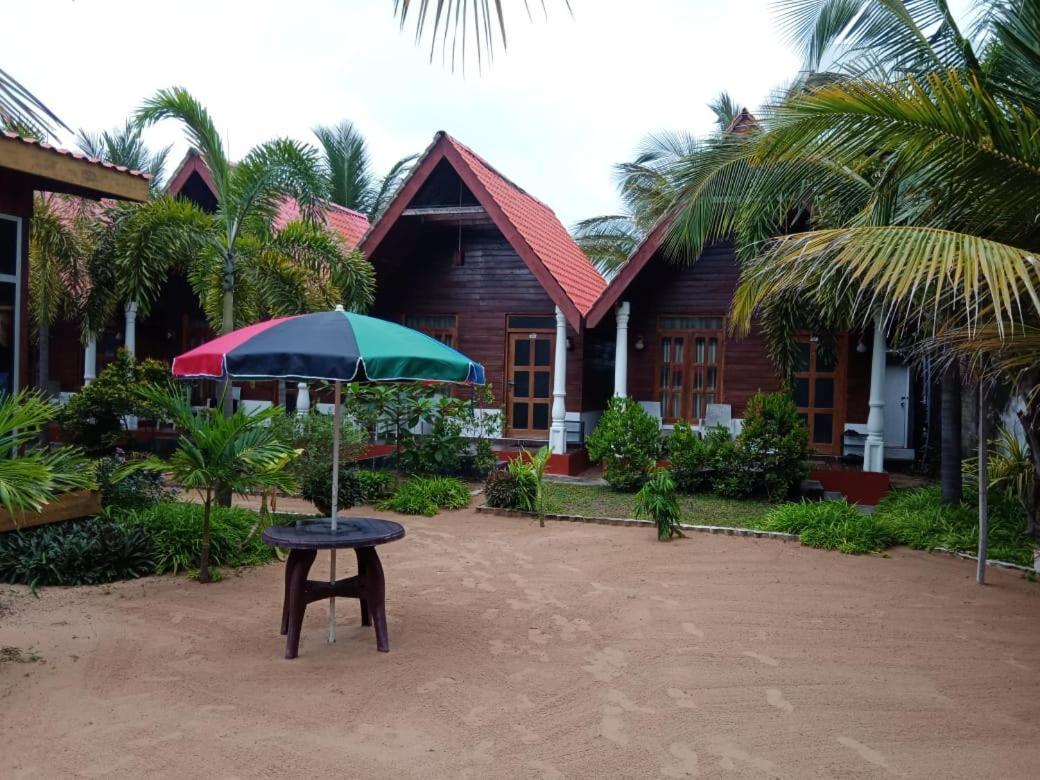 Elegant Green Beach Resort Trincomalee Bagian luar foto
