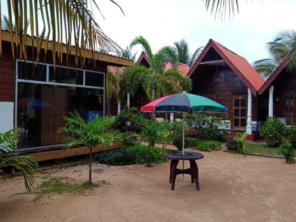 Elegant Green Beach Resort Trincomalee Bagian luar foto